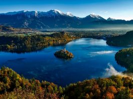 Остров на озере Блед. Словения.