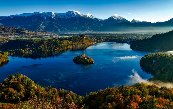 Остров на озере Блед. Словения. 